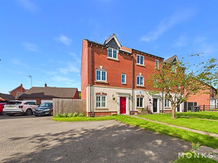 3 Bedroom Town House For Sale In Weaver Close, Oswestry, SY11