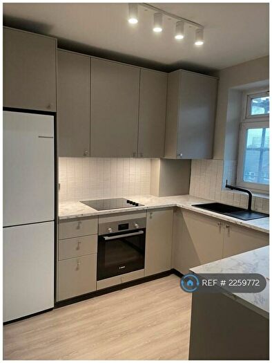 2 Bedroom Flat To Rent In Juniper House, London, SE14
