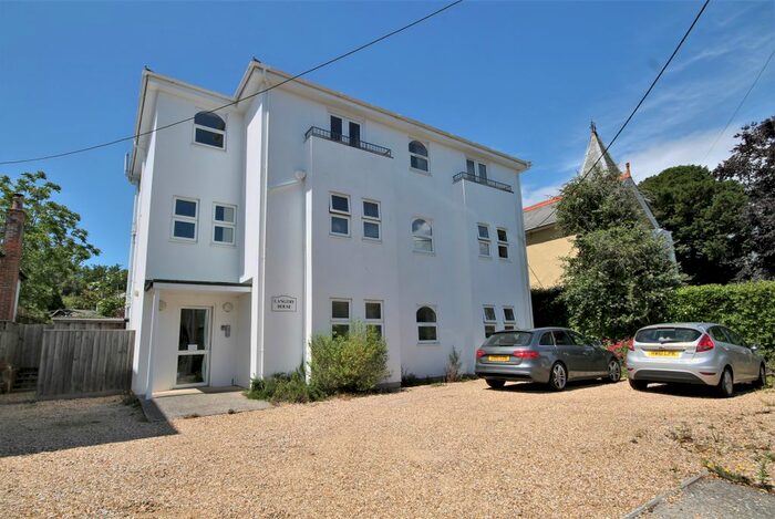 3 Bedroom Flat To Rent In Victoria Road, Freshwater PO40
