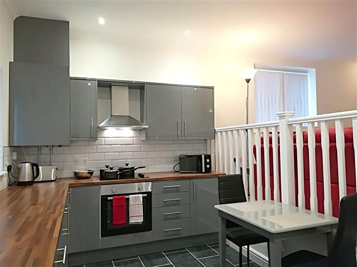 2 Bedroom Flat To Rent In Sketty Road, SA2