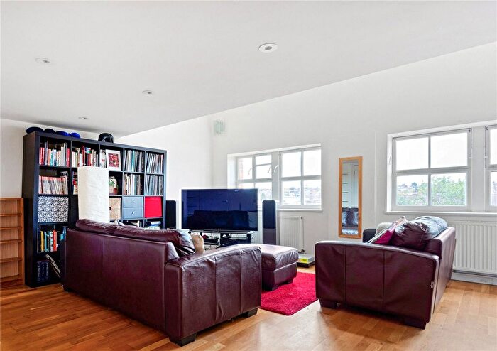 1 Bedroom Flat For Sale In Gatton Road, London, SW17