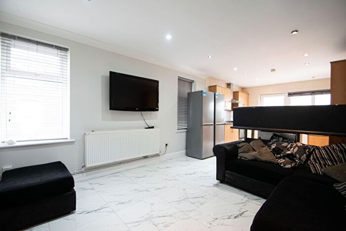 8 Bedroom Terraced House To Rent In Moy, Roath, CF24