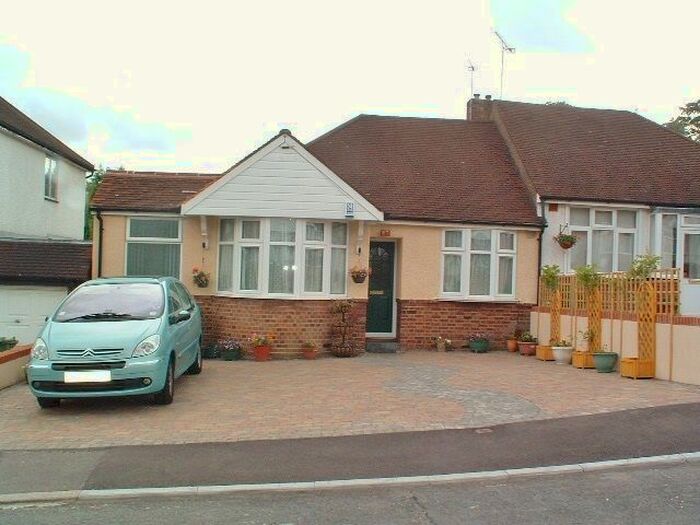 Studio To Rent In Kirby Close, Stoneleigh, Epsom, KT19