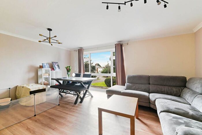 2 Bedroom Apartment To Rent In Denewood, Epsom, KT17