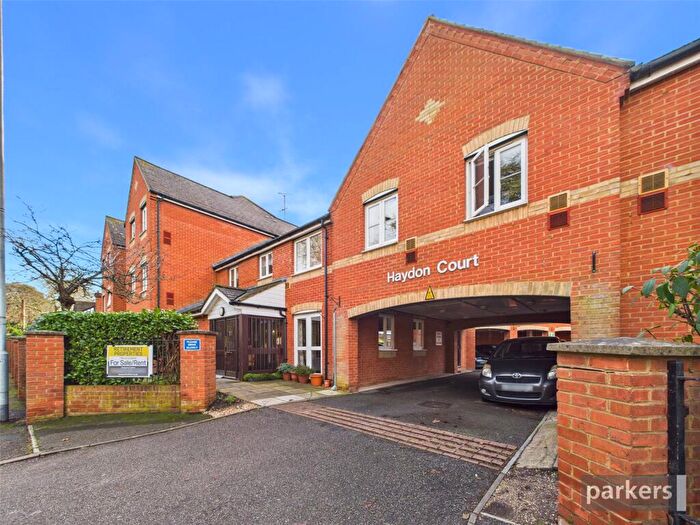 1 Bedroom Apartment For Sale In Waltham Road, Twyford, Reading, Berkshire, RG10
