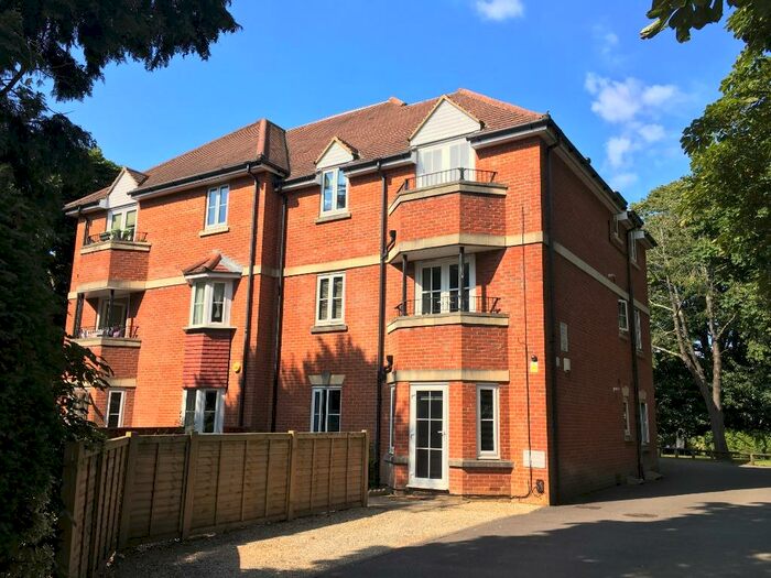 2 Bedroom Flat To Rent In Hillmorton Court, Wellington Road, Bournemouth, BH8