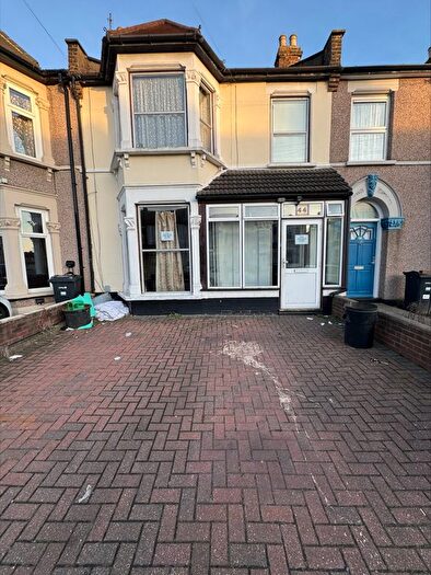 3 Bedroom Terraced House To Rent In St Albans Road, Seven Kings, IG3