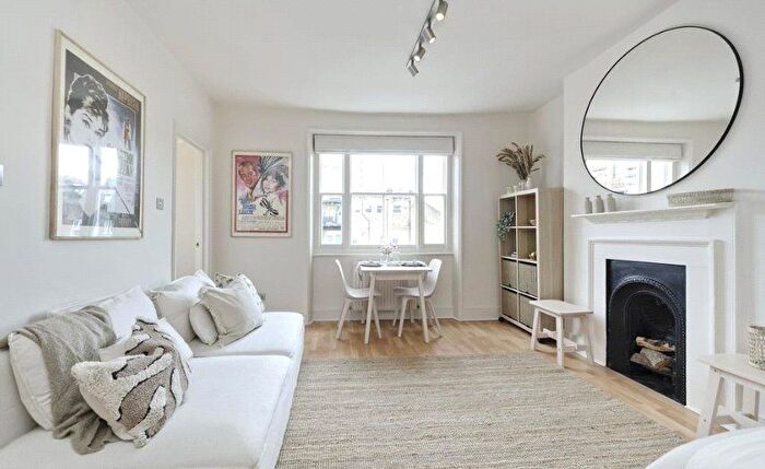 Studio To Rent In Nottingham Place, Marylebone, London, NW1