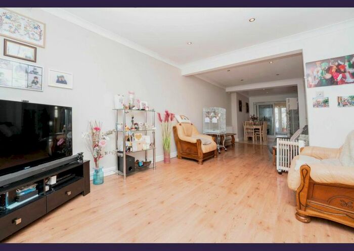 3 Bedroom End Of Terrace House For Sale In Penbury Road, Southall, UB2