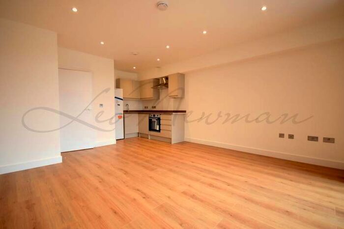 Flat To Rent In Coronation Road, Basingstoke, RG21