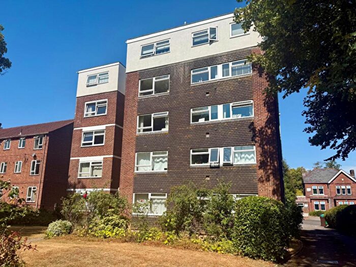 2 Bedroom Flat To Rent In Winn Road, Southampton, Hampshire, SO17