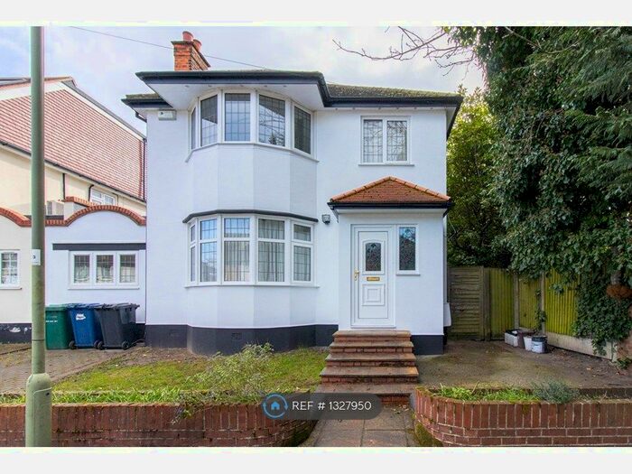 5 Bedroom Detached House To Rent In Richmond Gardens, London, NW4