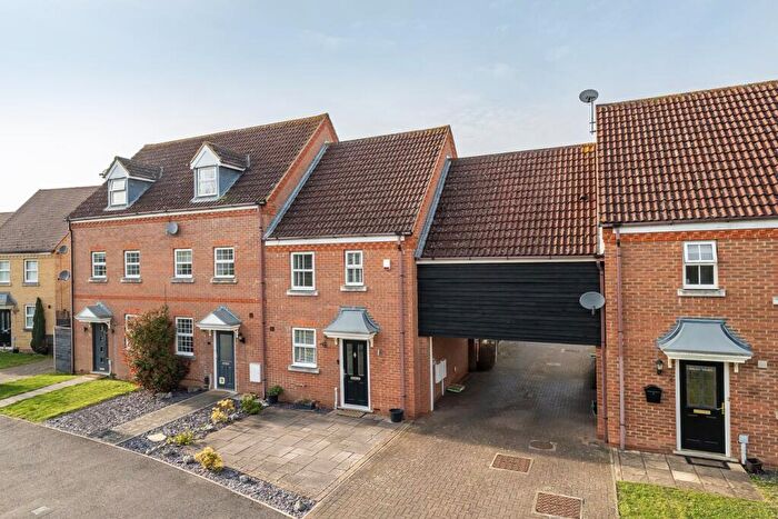 3 Bedroom Semi-Detached House For Sale In Kingfisher Road, Shefford, SG17