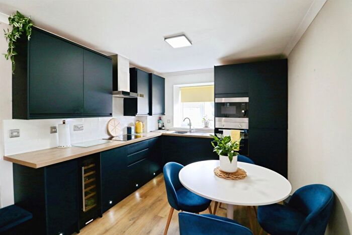 2 Bedroom Flat For Sale In Brockhill Way, Penarth, CF64