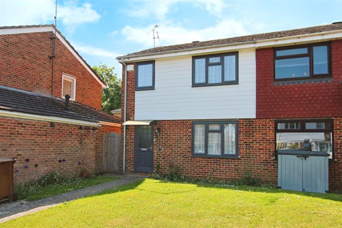 3 Bedroom Semi-Detached House For Sale In Moor Park Close, Rainham, Gillingham, ME8