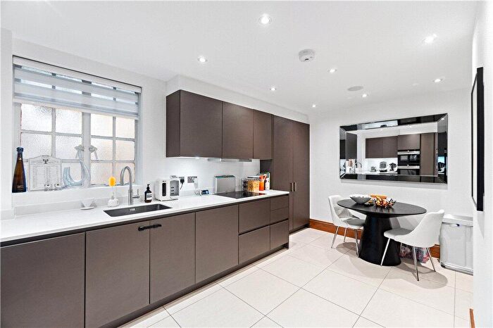 3 Bedroom Apartment For Sale In Chiltern Court, Baker Street, NW1