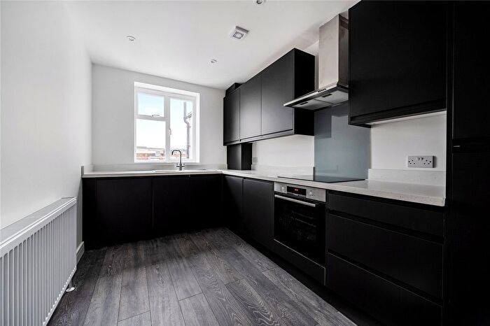 1 Bedroom Flat To Rent In The Broadway, St. Peters Street, St. Albans, Hertfordshire, AL1