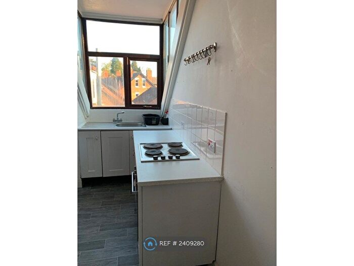 2 Bedroom Flat To Rent In Compton Road, Wolverhampton, WV3