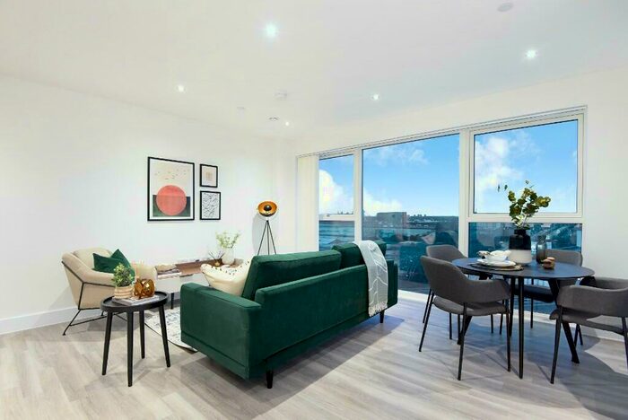 3 Bedroom Flat To Rent In Thames Road, London, E16