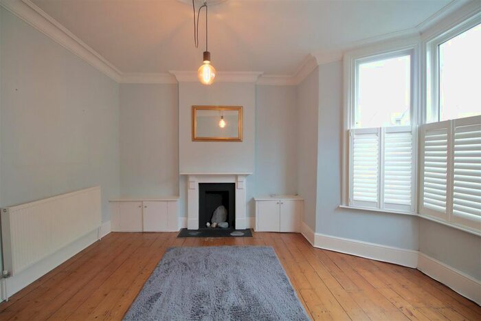 2 Bedroom Flat To Rent In Hayter Road, London, SW2