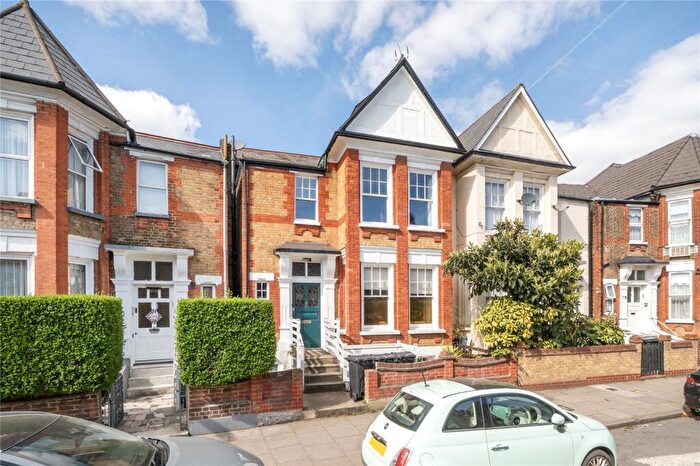 4 Bedroom Flat For Sale In Chardmore Road, London, N16