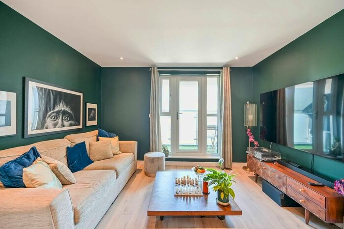 2 Bedroom Flat To Rent In Sidmouth Avenue, Isleworth, TW7