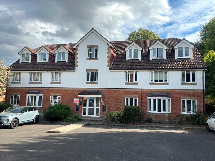 1 Bedroom Flat To Rent In Alexandra Gardens, Knaphill, Woking, GU21