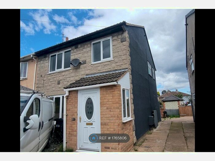 3 Bedroom Semi-Detached House To Rent In Elmfield Road, New Rossington, Doncaster, DN11