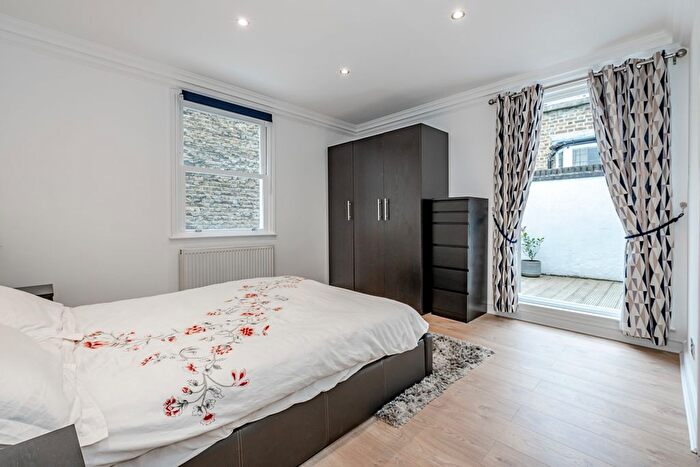 2 Bedroom Flat To Rent In Ashburn Gardens, London, SW7