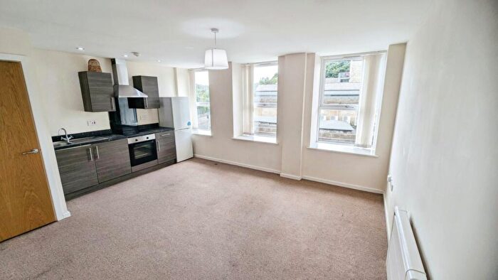 1 Bedroom Apartment For Sale In Park Road, Halifax, West Yorkshire, HX1