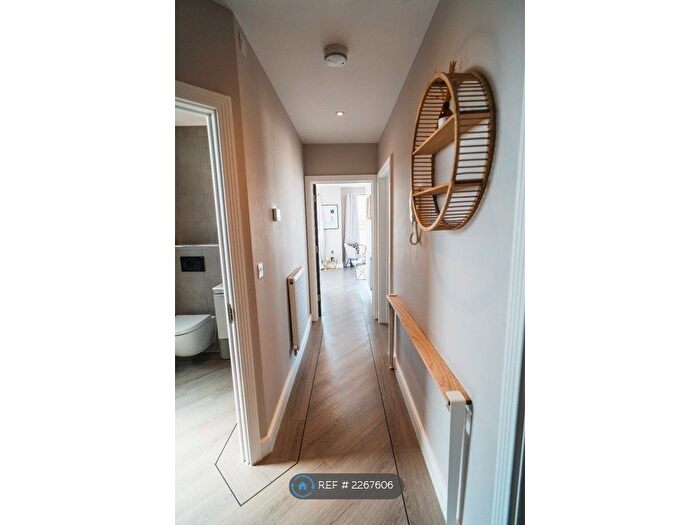 2 Bedroom Flat To Rent In West Quay Road, Poole, BH15