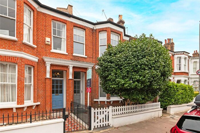 3 Bedroom Flat For Sale In Cromford Road, London, SW18