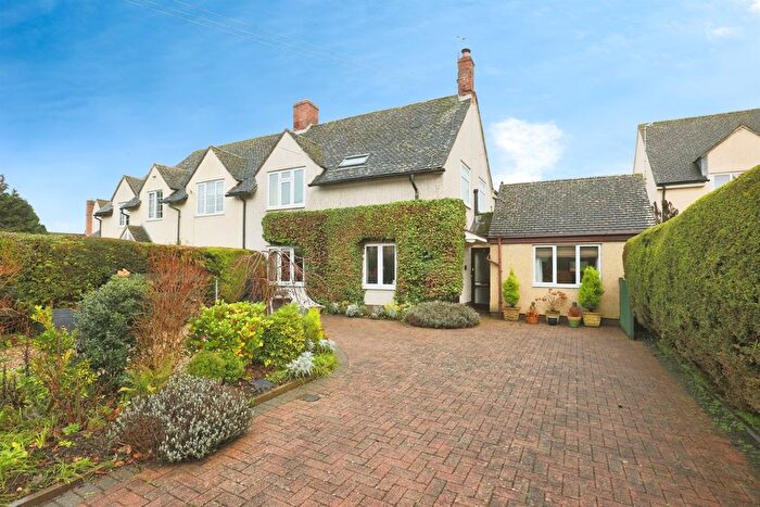 5 Bedroom Semi Detached House For Sale In Bignell View, Chesterton, Bicester, OX26