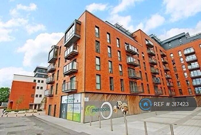 2 Bedroom Flat To Rent In Railway Terrace, Slough, SL2