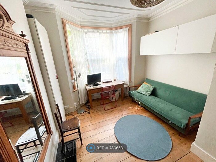 2 Bedroom Flat To Rent In Kitchener Road, London, N17