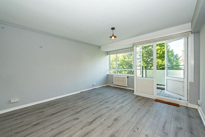 2 Bedroom Flat For Sale In Chippendale House, Churchill Gardens, Pimlico, London, SW1V