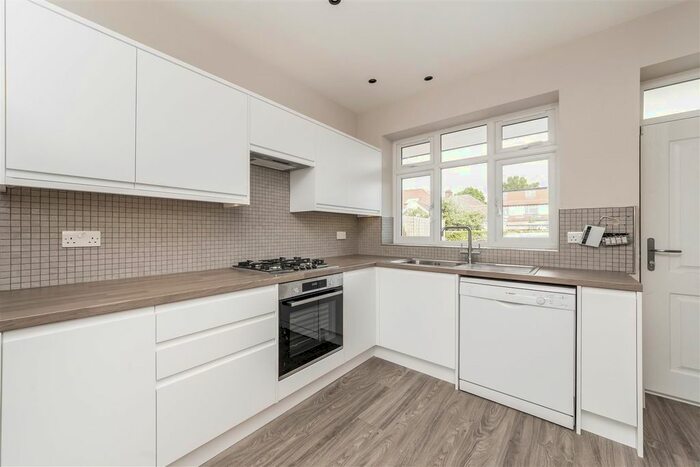 2 Bedroom Maisonette To Rent In Lowfield Road, Acton, W3