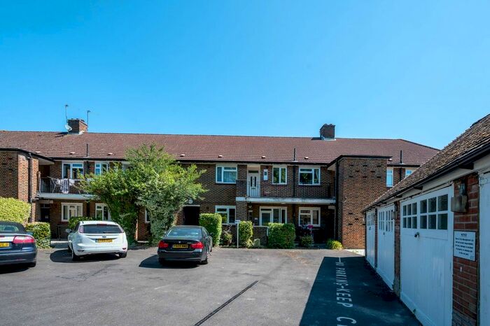 2 Bedroom Flat To Rent In Perth Close, Raynes Park, London, SW20