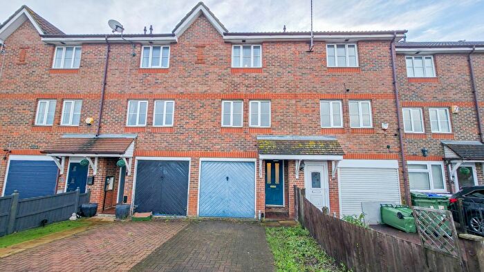 4 Bedroom Town House For Sale In St. Andrews Close, Thamesmead, London, SE28