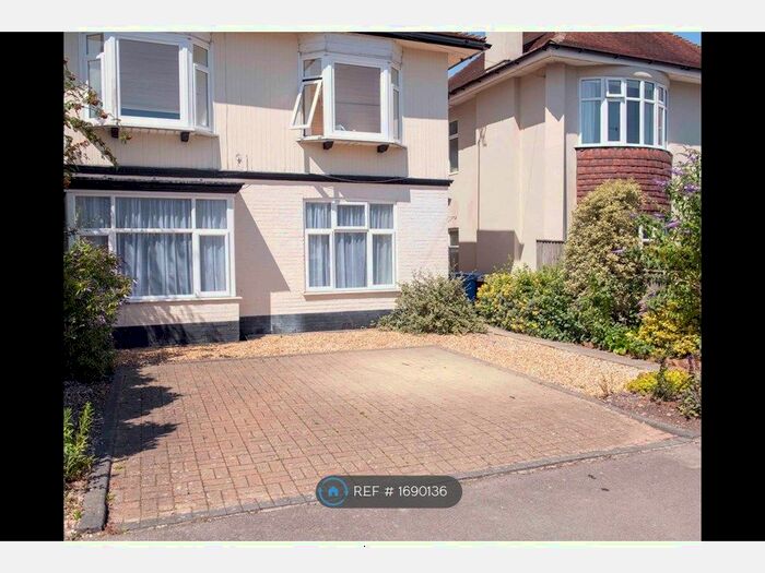 2 Bedroom Flat To Rent In Parkstone Avenue, Poole, BH14