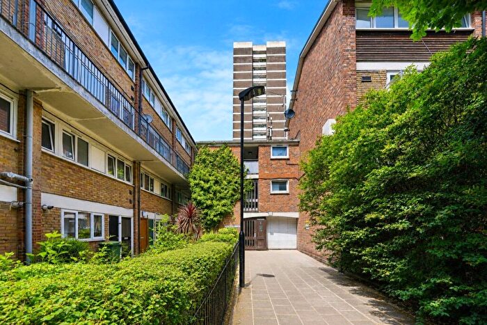 3 Bedroom Maisonette For Sale In Windmill Lane, London, E15