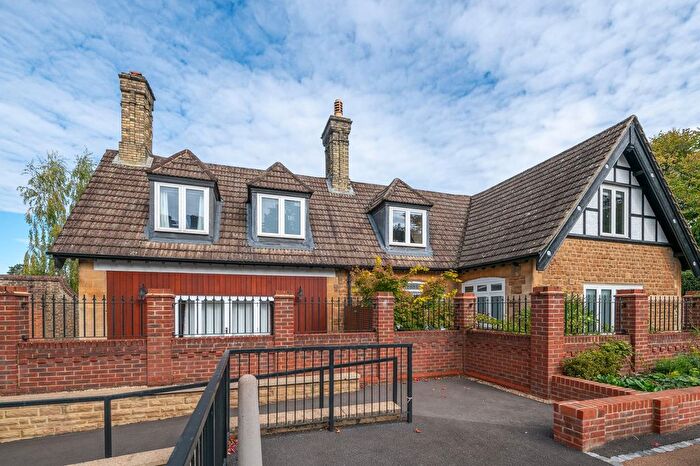 4 Bedroom Lodge For Sale In Ringley Park Road, Eversfield Ringley Park Road, RH2