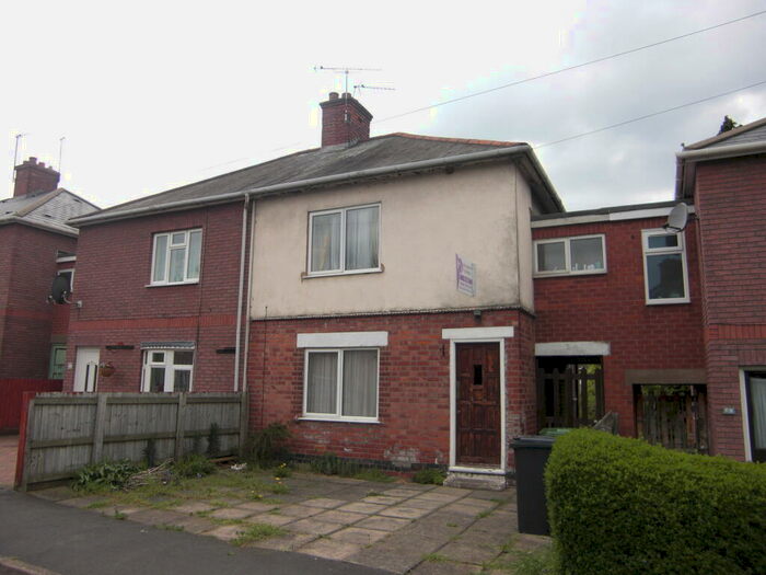 4 Bedroom Semi-Detached House To Rent In Kennan Avenue, Leamington Spa, CV31