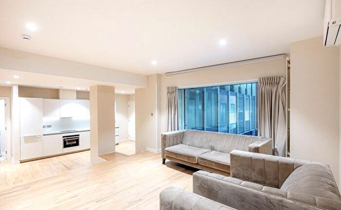 2 Bedroom Flat To Rent In Star Yard, Westminster, London, WC2A