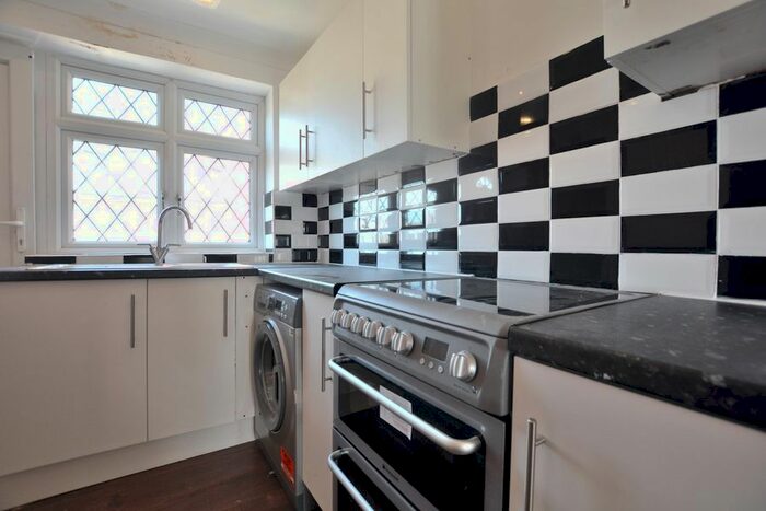 1 Bedroom Flat To Rent In The Annexe, New Broadway, Uxbridge, UB10