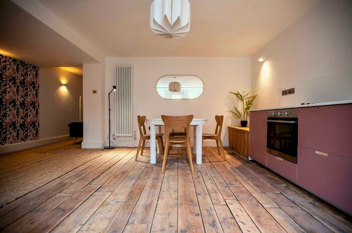 3 Bedroom Apartment To Rent In Albert Road, Levenshulme, M19