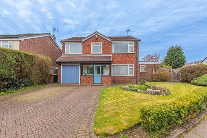 4 Bedroom Detached House For Sale In Hawthorn Road, Bamford, Rochdale, OL11