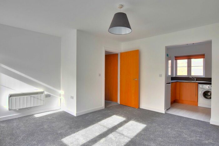 2 Bedroom Flat To Rent In Haslers Lane, Dunmow, CM6