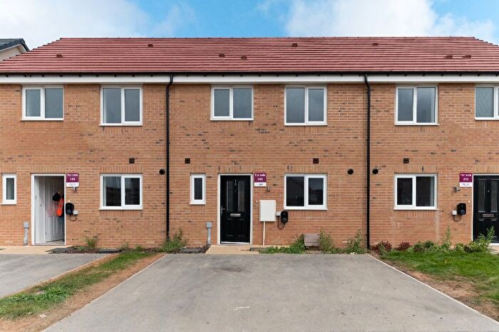 3 Bedroom Terraced House For Sale In Hopkinson Way, Scartho Top, Grimsby, DN33