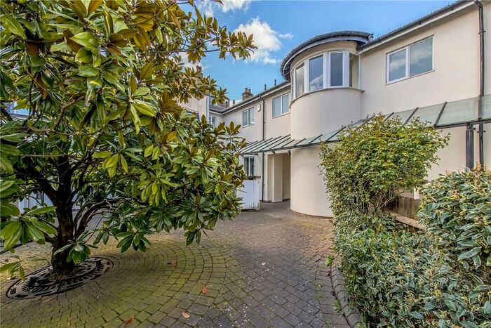 2 Bedroom Detached House To Rent In Edgeley Road, Clapham, London, SW4